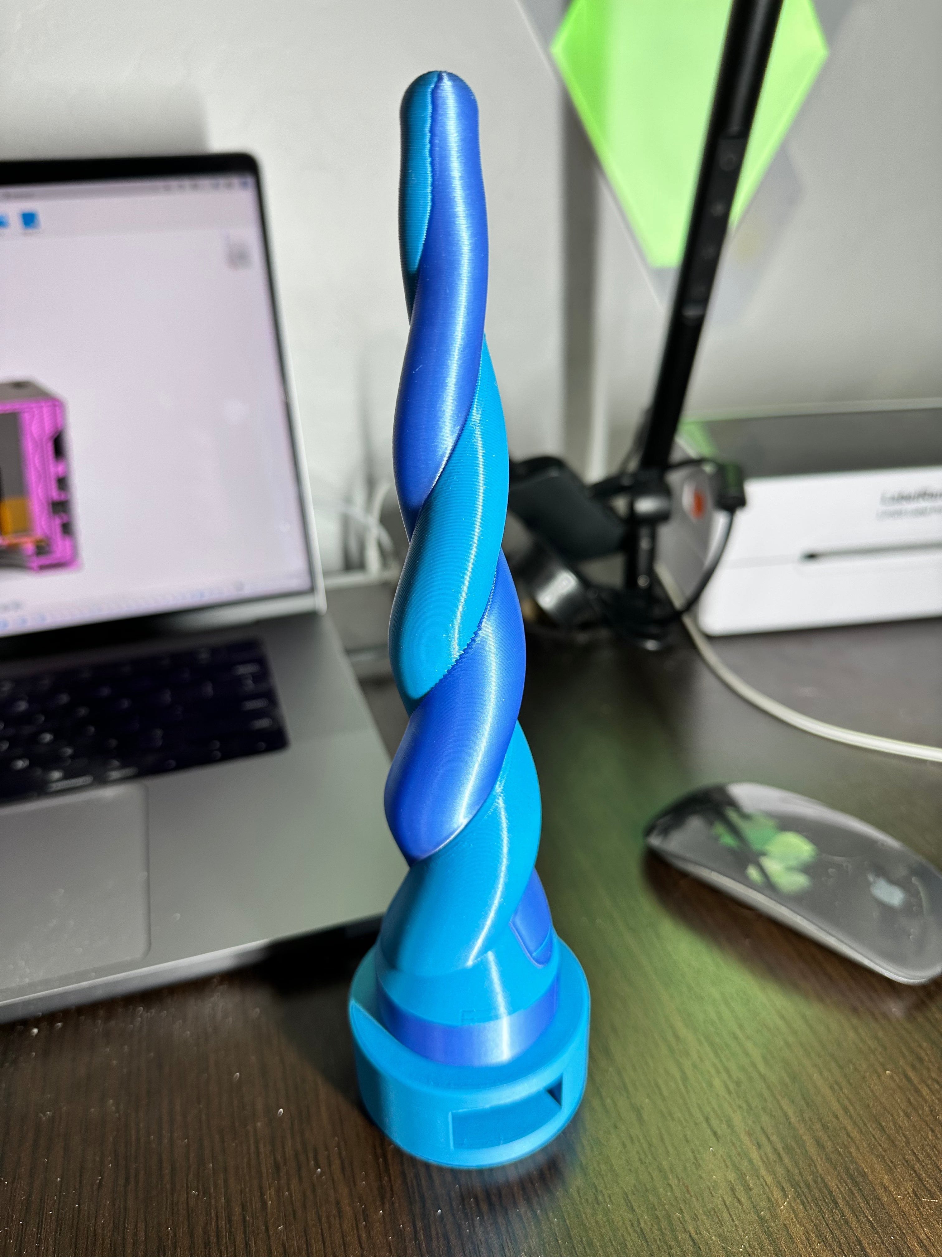 Cuerno de unicornio con luces LED y almacenamiento práctico