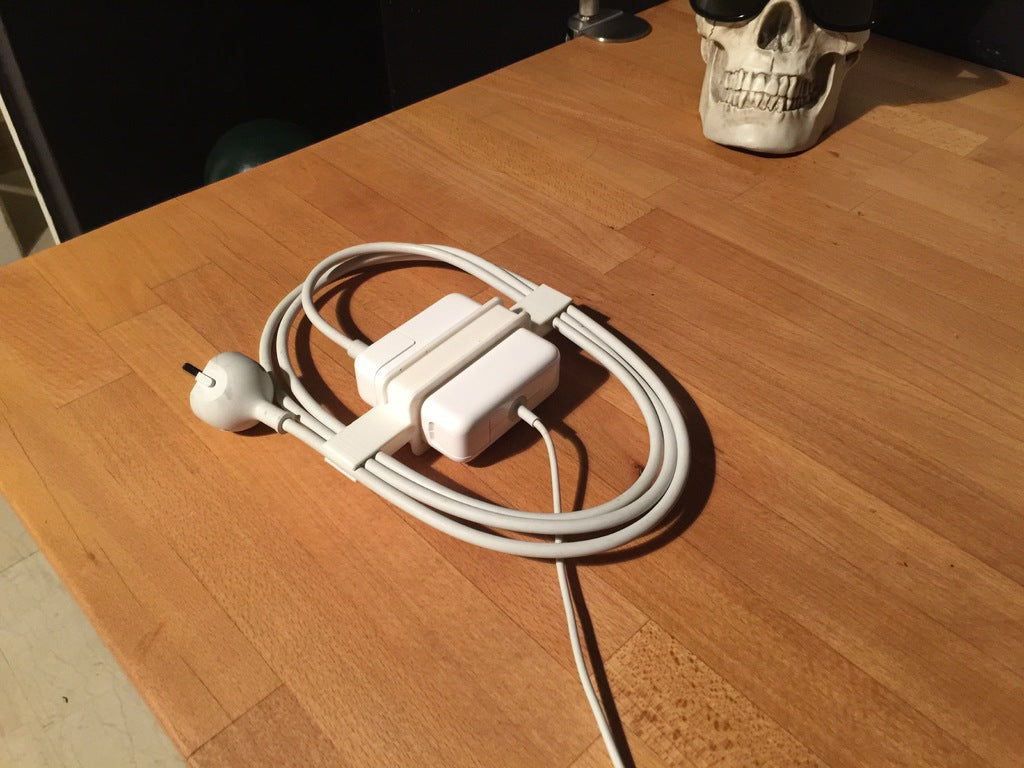 Mac Book Pro - Clip y Bumper de corriente