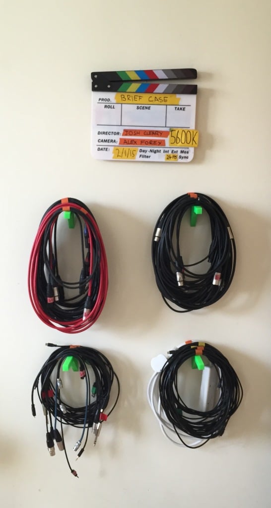 Perchero de cables - Soportes inteligentes y prácticos para tus cables