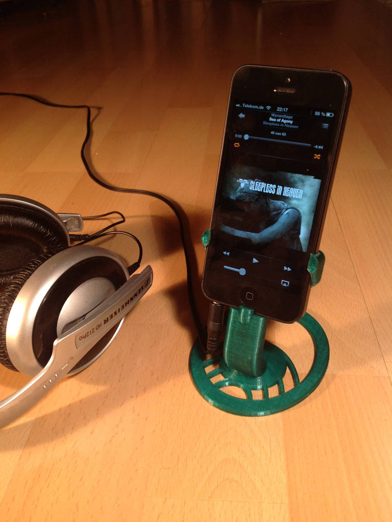 Soporte para iPhone 5 con espacio para cable de audio