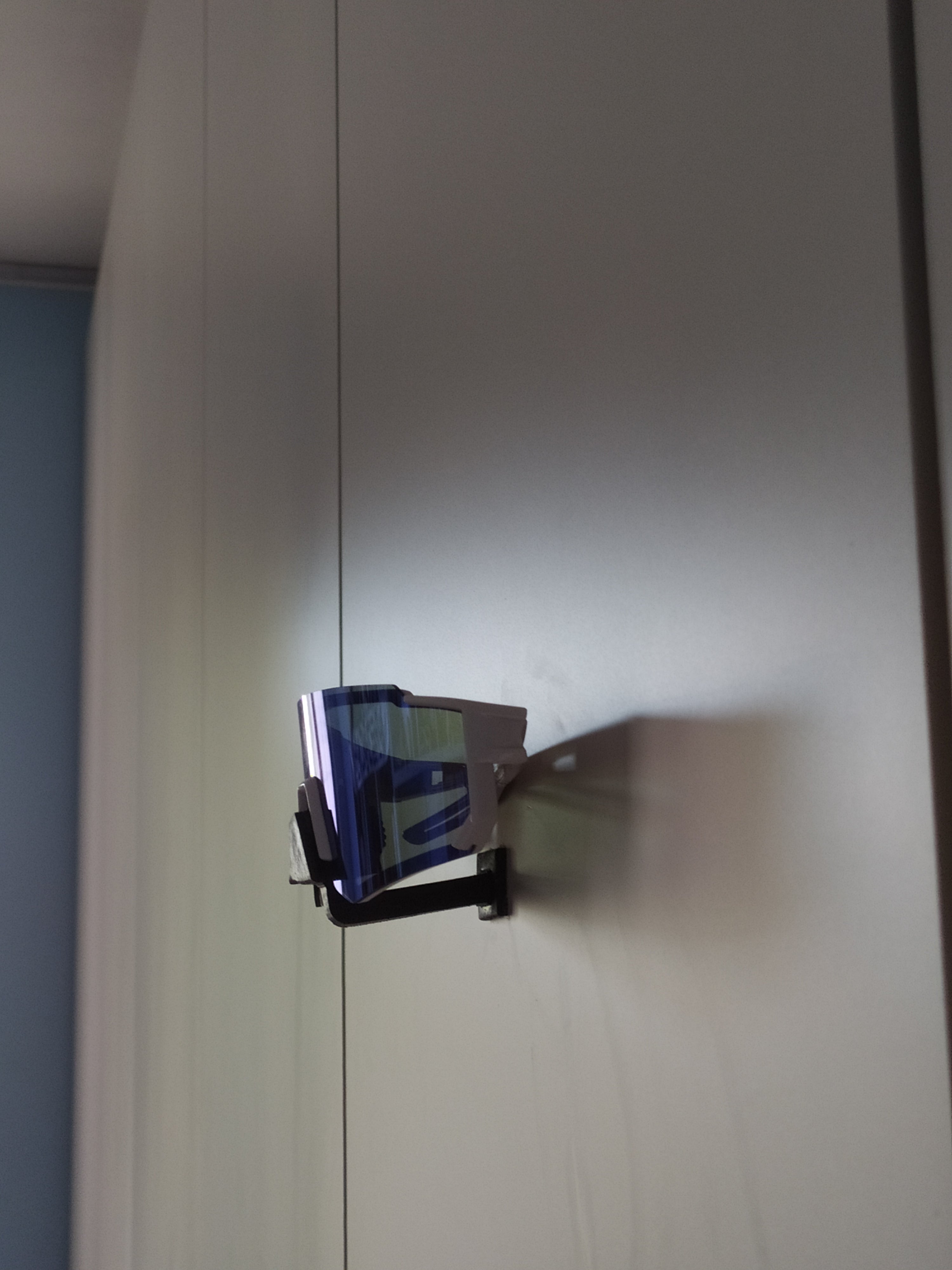 Soporte minimalista de pared para gafas y gafas de sol