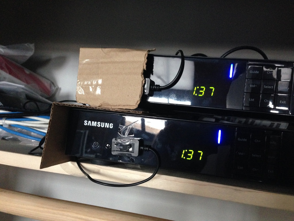Soporte aislante para IR Blaster para mando a distancia de TV