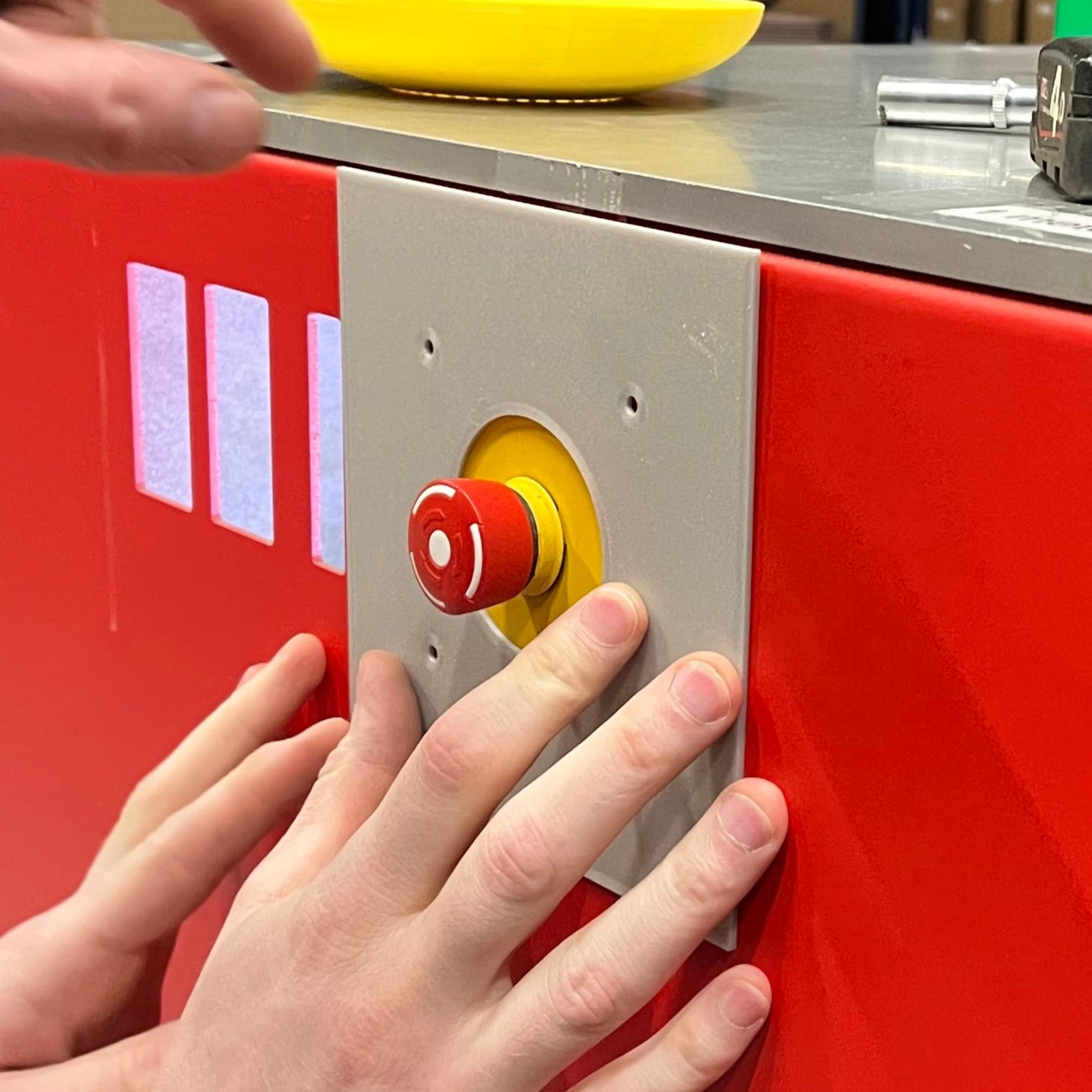 Tapa de parada de emergencia para sistema Autostore