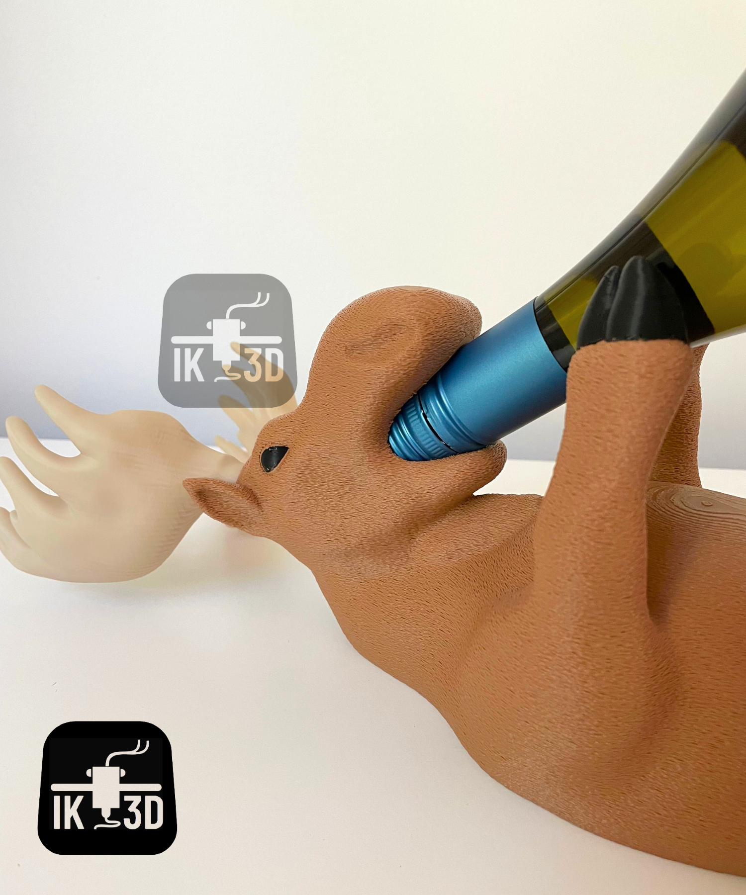 Soporte decorativo para botella de vino con forma de alce: un toque divertido para el bar de casa