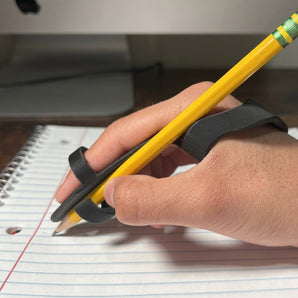 SquiggleAide ayuda ergonómica para la escritura para fuerza de agarre reducida