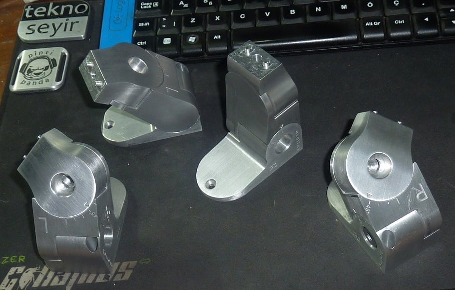 Soporte de pared ajustable para altavoces con inclinación de 2 ejes (45°)