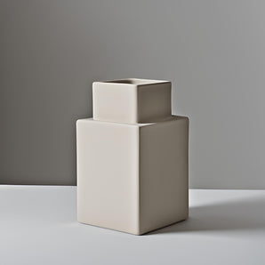 Moderne og minimalistisk firkantet vase