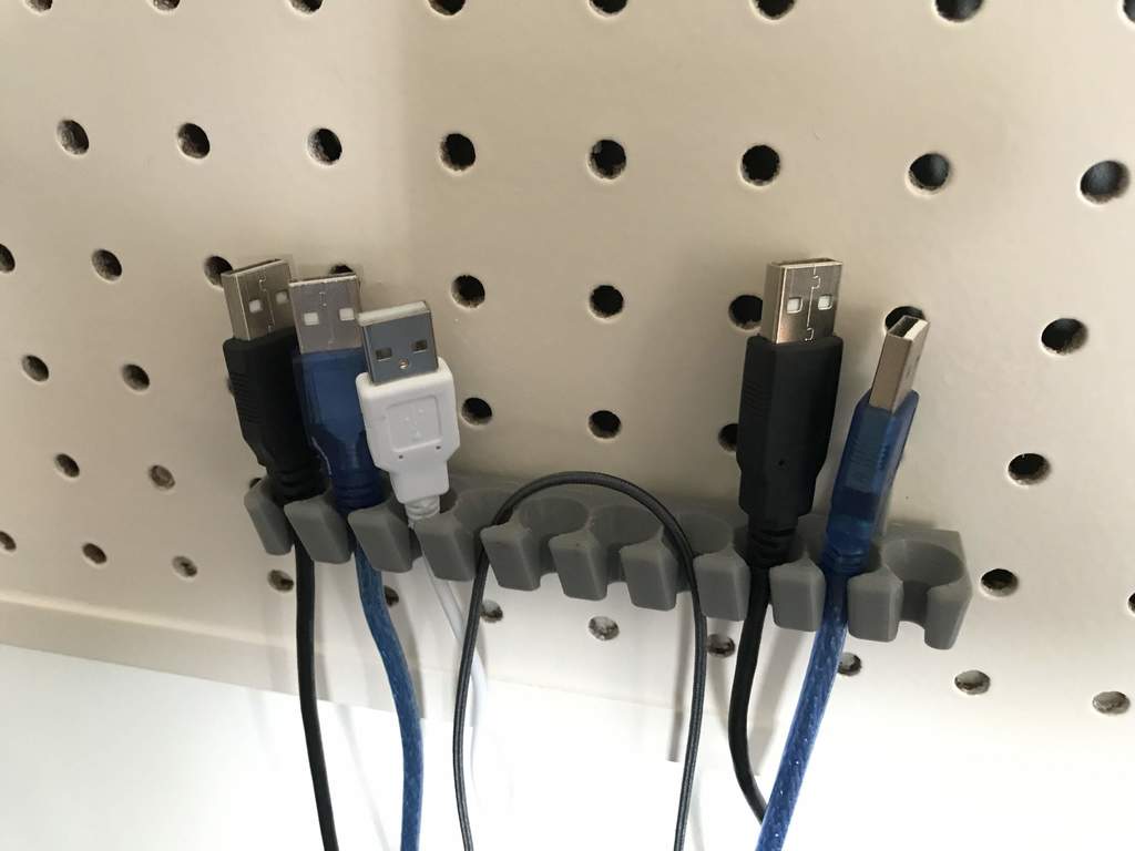 Soporte para cable USB para tablero de clavijas