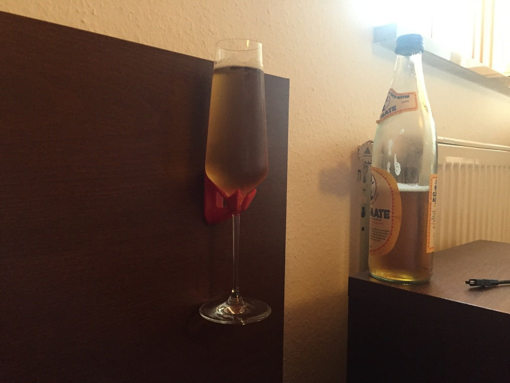 Elegante soporte para copas de champán para montaje en pared