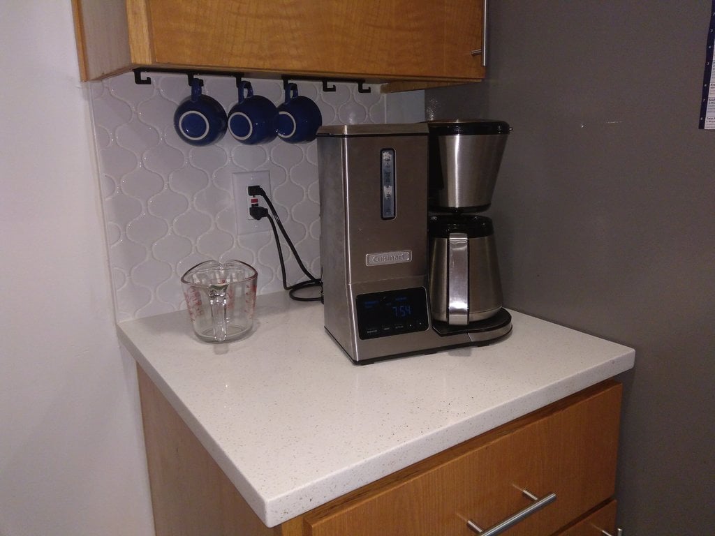 Colgador para tazas y jarras que ahorra espacio