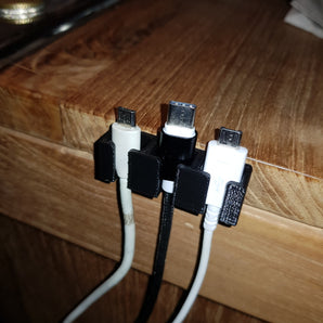 YACH – Práctico soporte para cables de carga