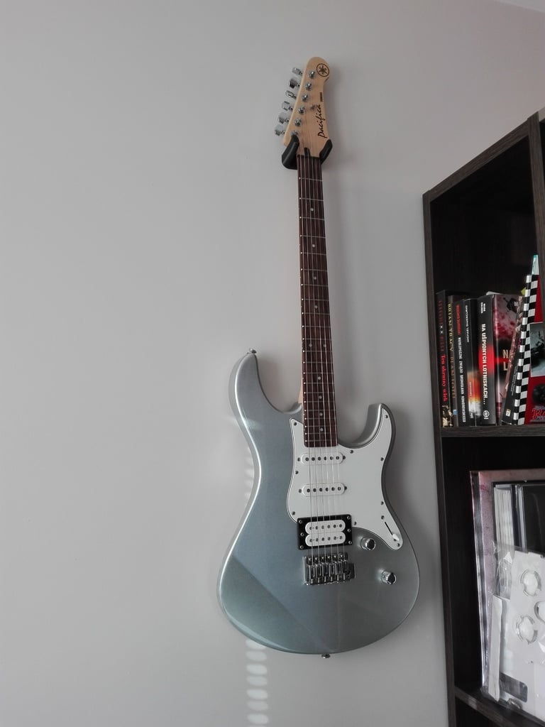 Vægmonteret Elguitarophæng til Yamaha Pacifica 112