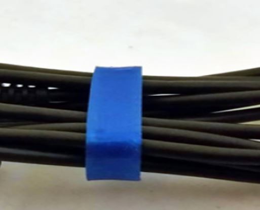Organizador de cables en dos tamaños para cables USB y de alimentación
