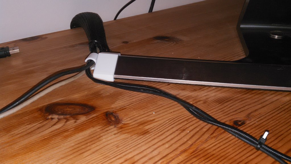 Guía de cables para soporte de monitor Samsung U28D590