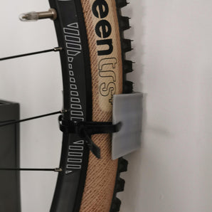 Soporte de pared robusto para bicicleta de montaña con neumáticos 2.35