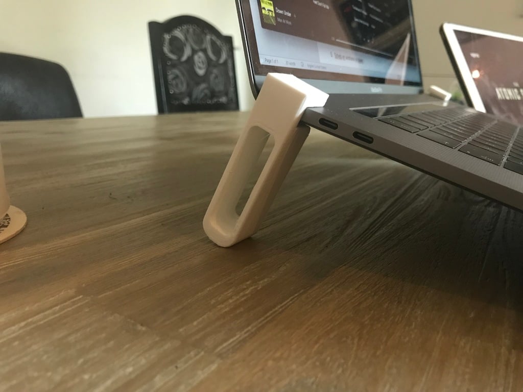 Soporte para MacBook Pro para un espacio de trabajo optimizado
