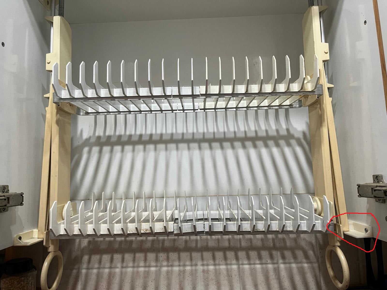 Colgador para escurridor de platos integrado