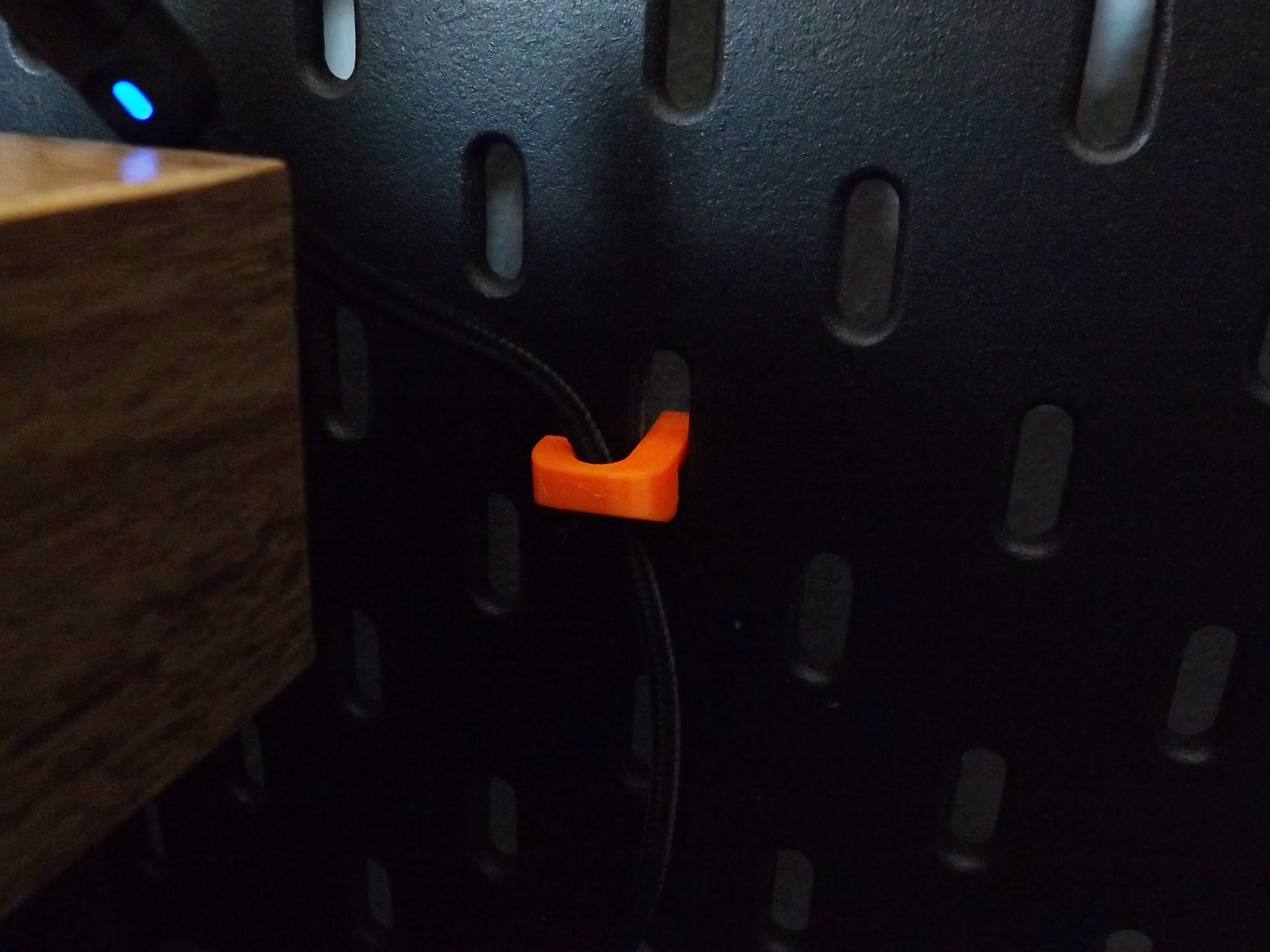 Clip para cables SKADIS para cableado organizado
