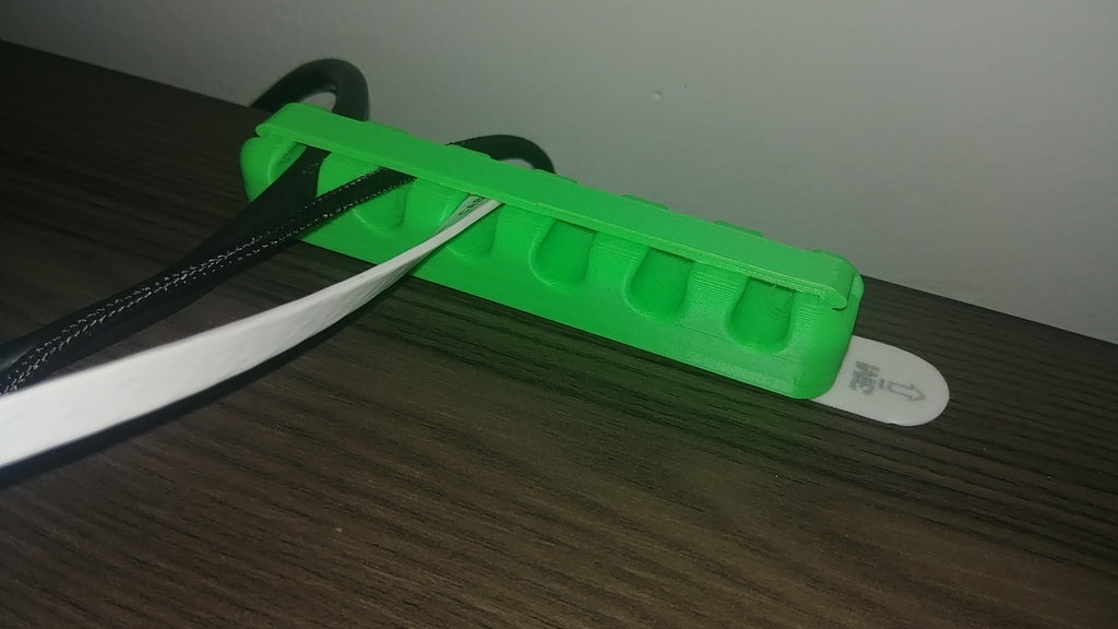 Organizador de cables con tapa de clic