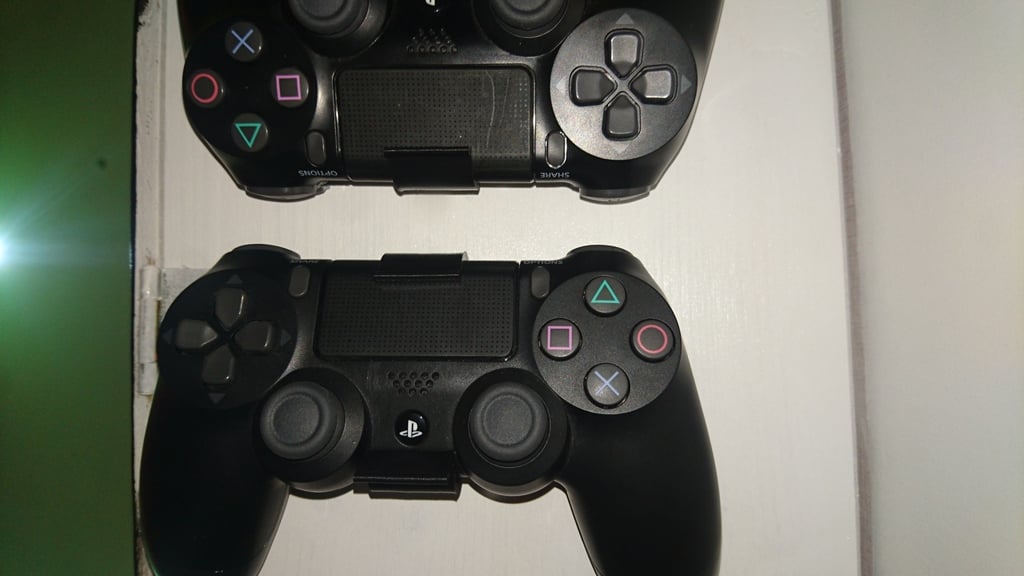 Soporte de pared para controladores de PS4