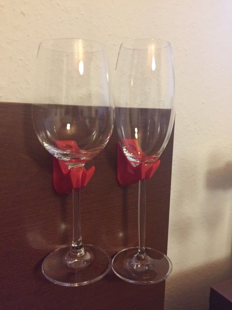 Elegante soporte para copas de champán para montaje en pared