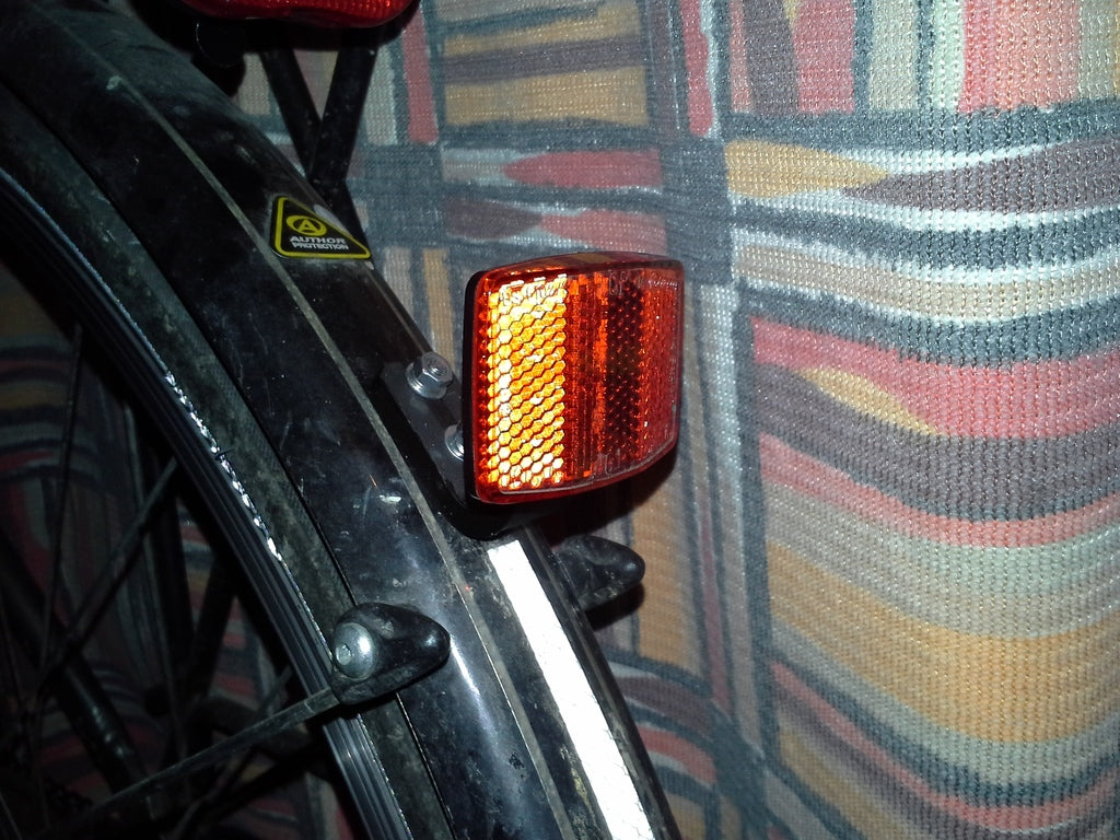 Soporte para reflector de bicicleta y pantalla