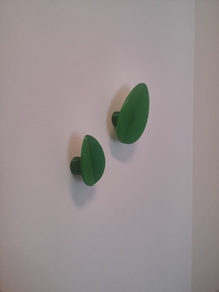 Gancho de pared en forma de hoja con montaje oculto