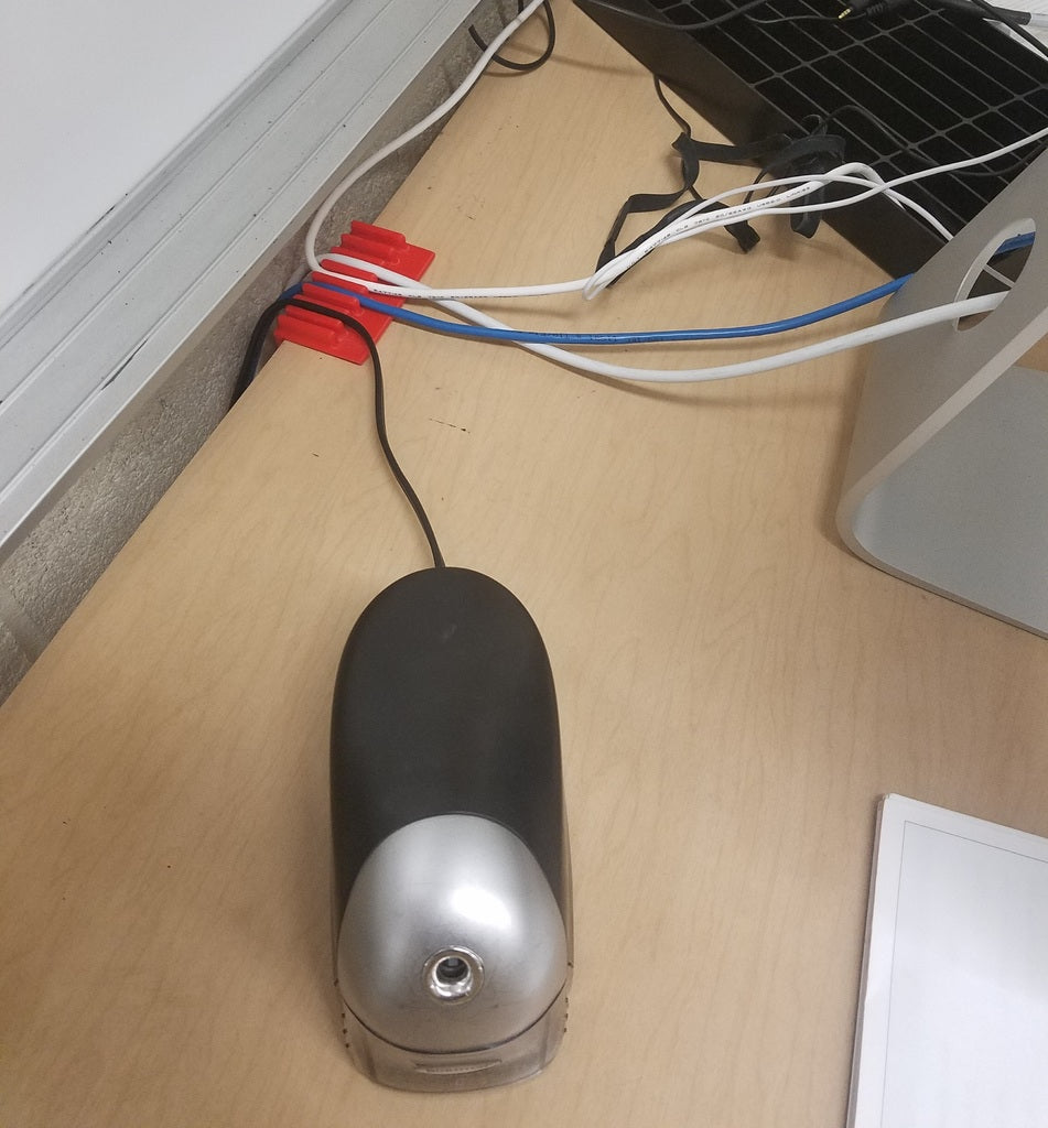 Soporte de cable de escritorio: organiza tus cables