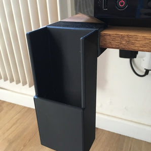 Práctico soporte para mando a distancia para unidades de estantería (19 mm)