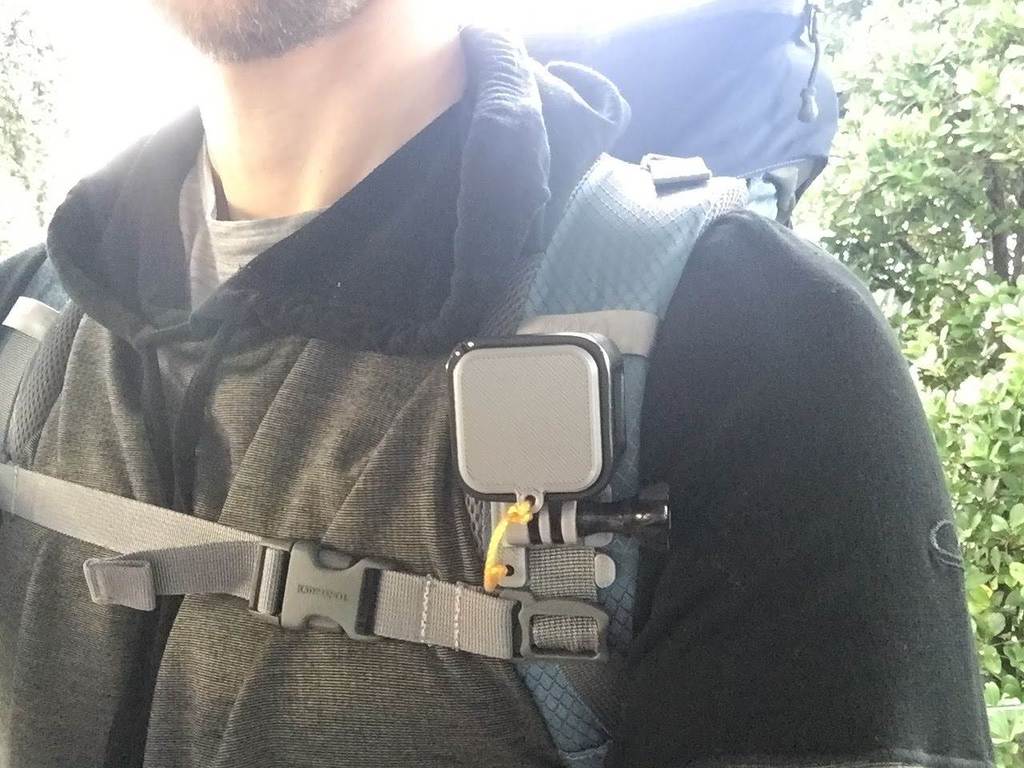Soporte de mochila de hombro GoPro Session con tapa de lente