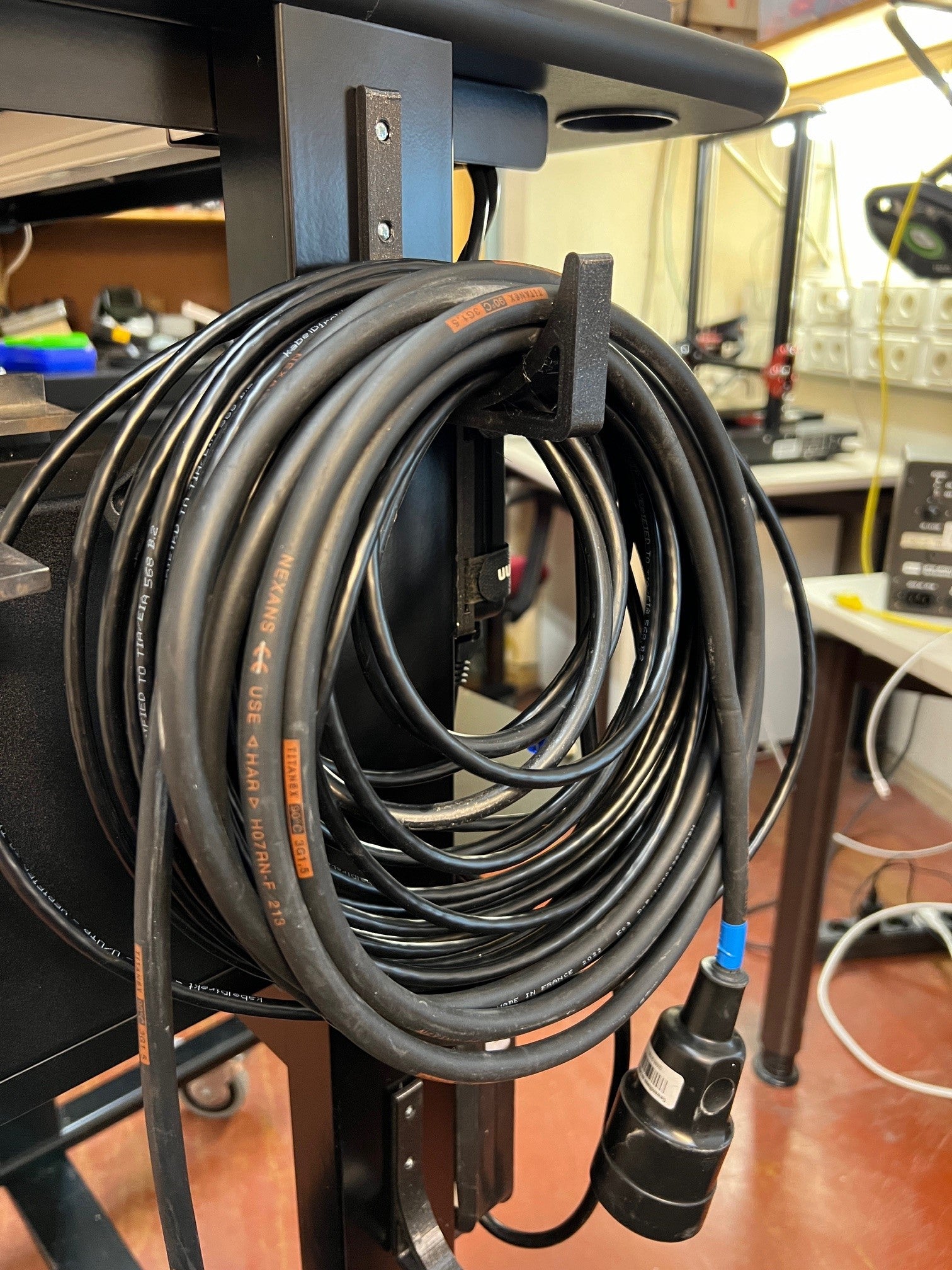 Soporte de cable robusto para carros rodantes