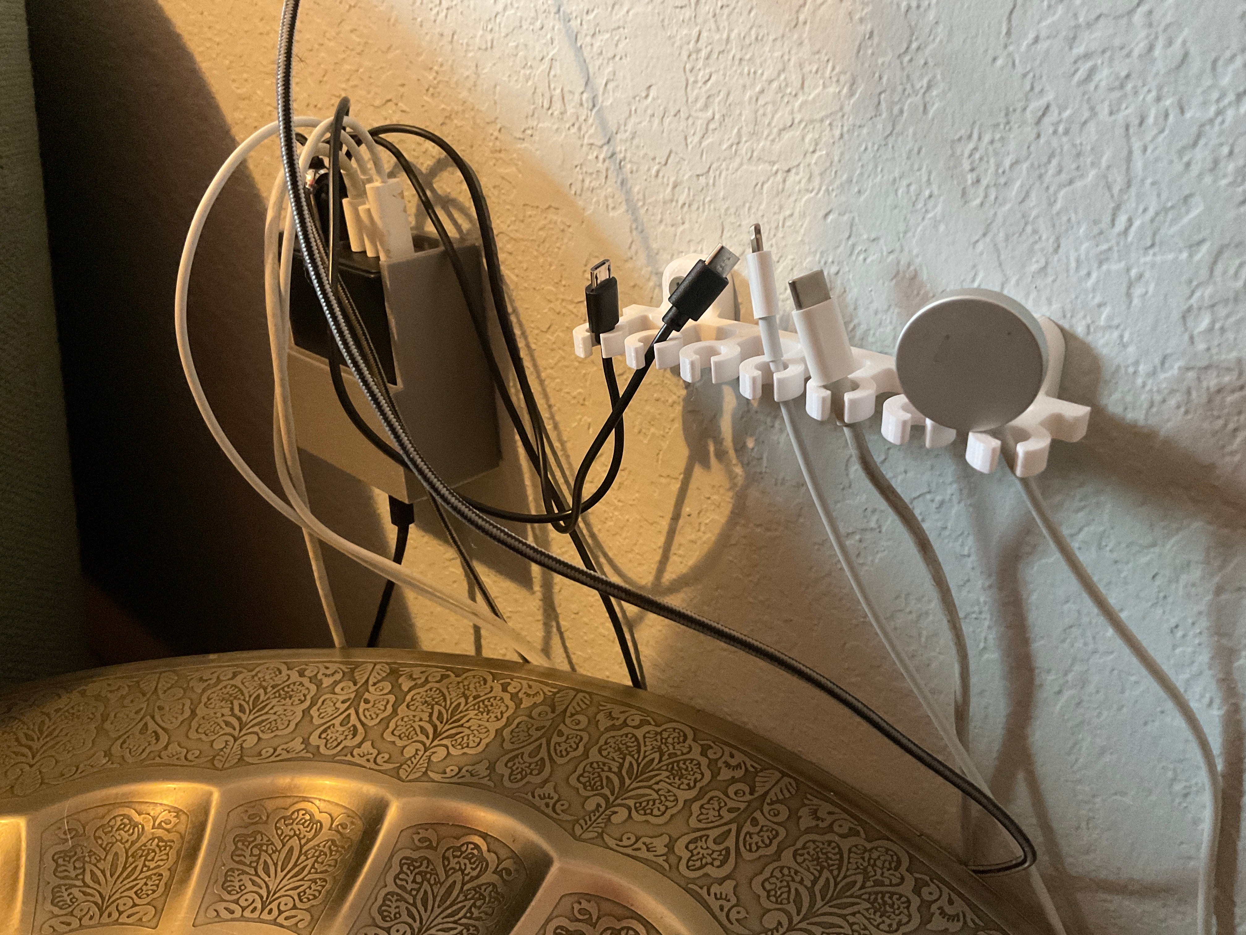 Soporte para cables USB - Práctico y Espacioso