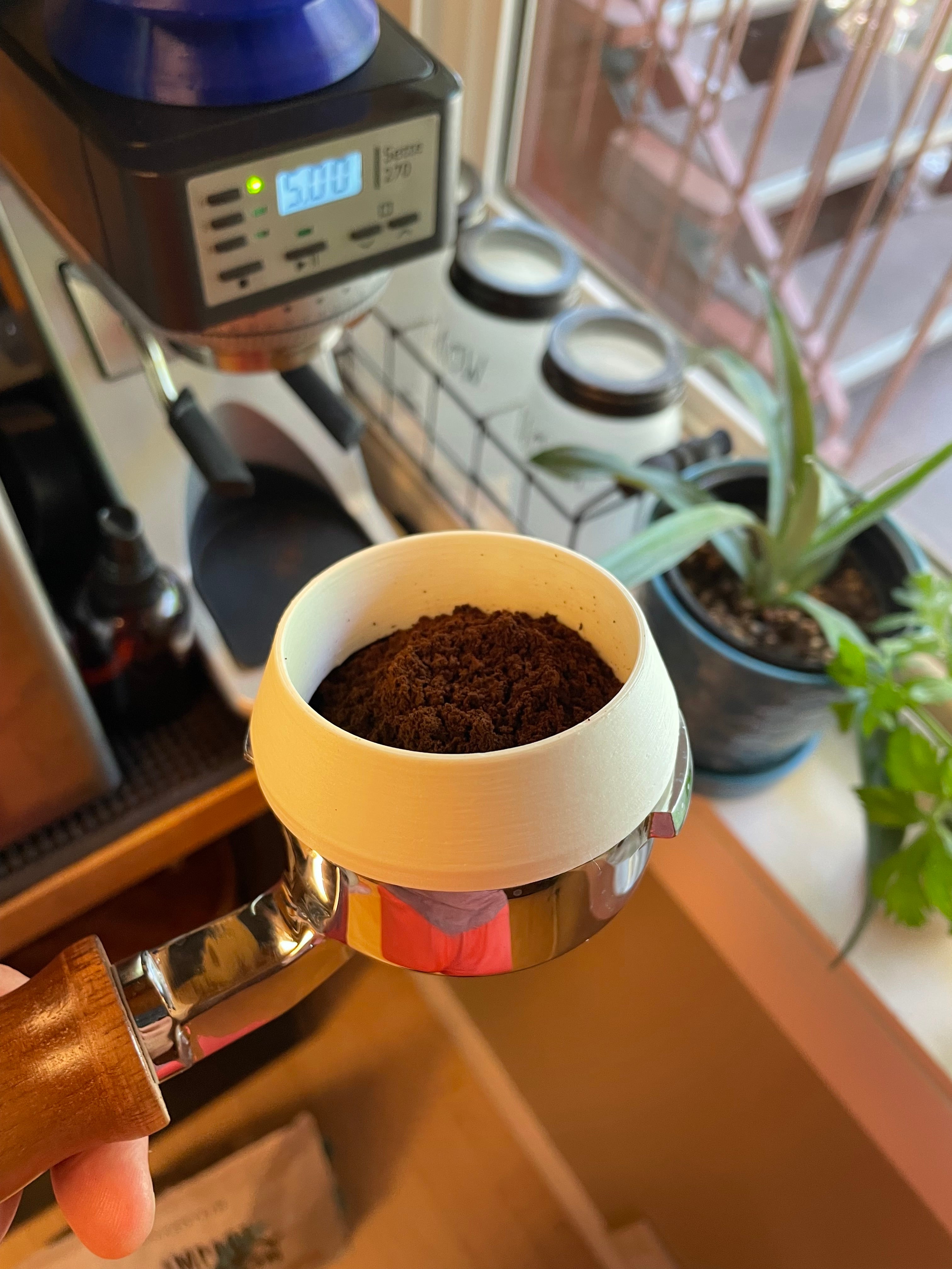 Anillo dosificador magnético para portafiltro de espresso