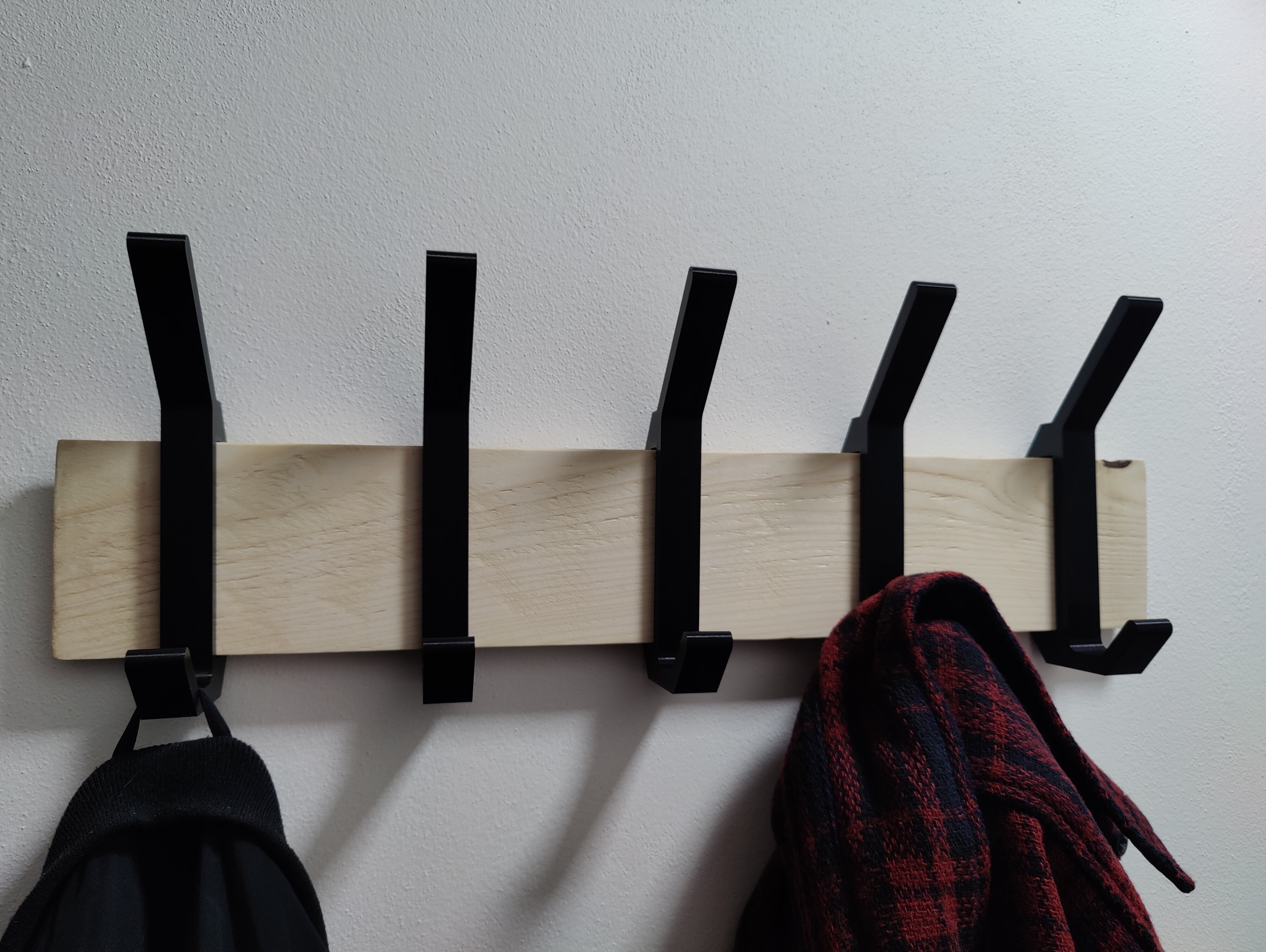 Percheros de pared elegantes y prácticos