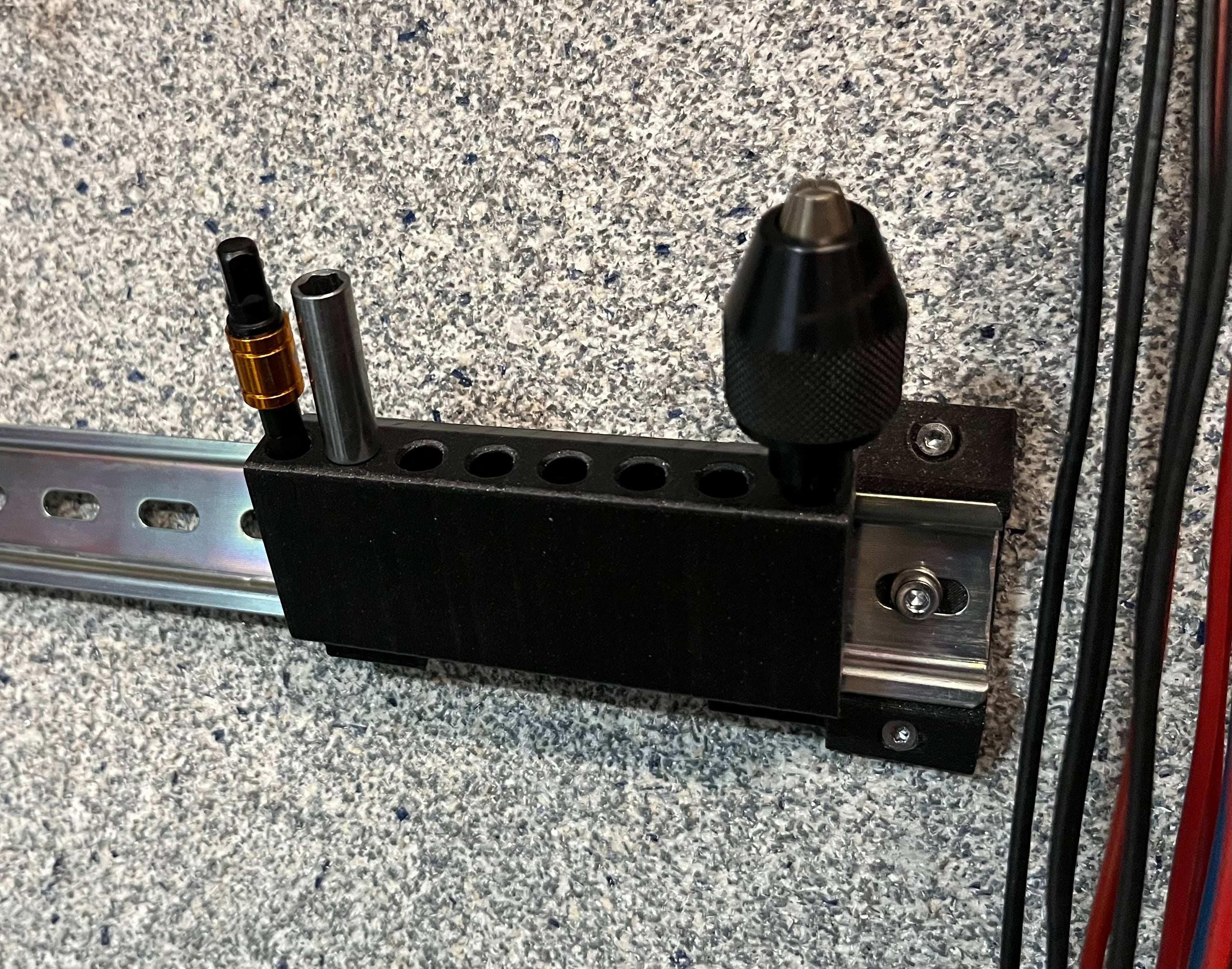 Soporte para puntas para carril DIN: almacenamiento eficiente de herramientas