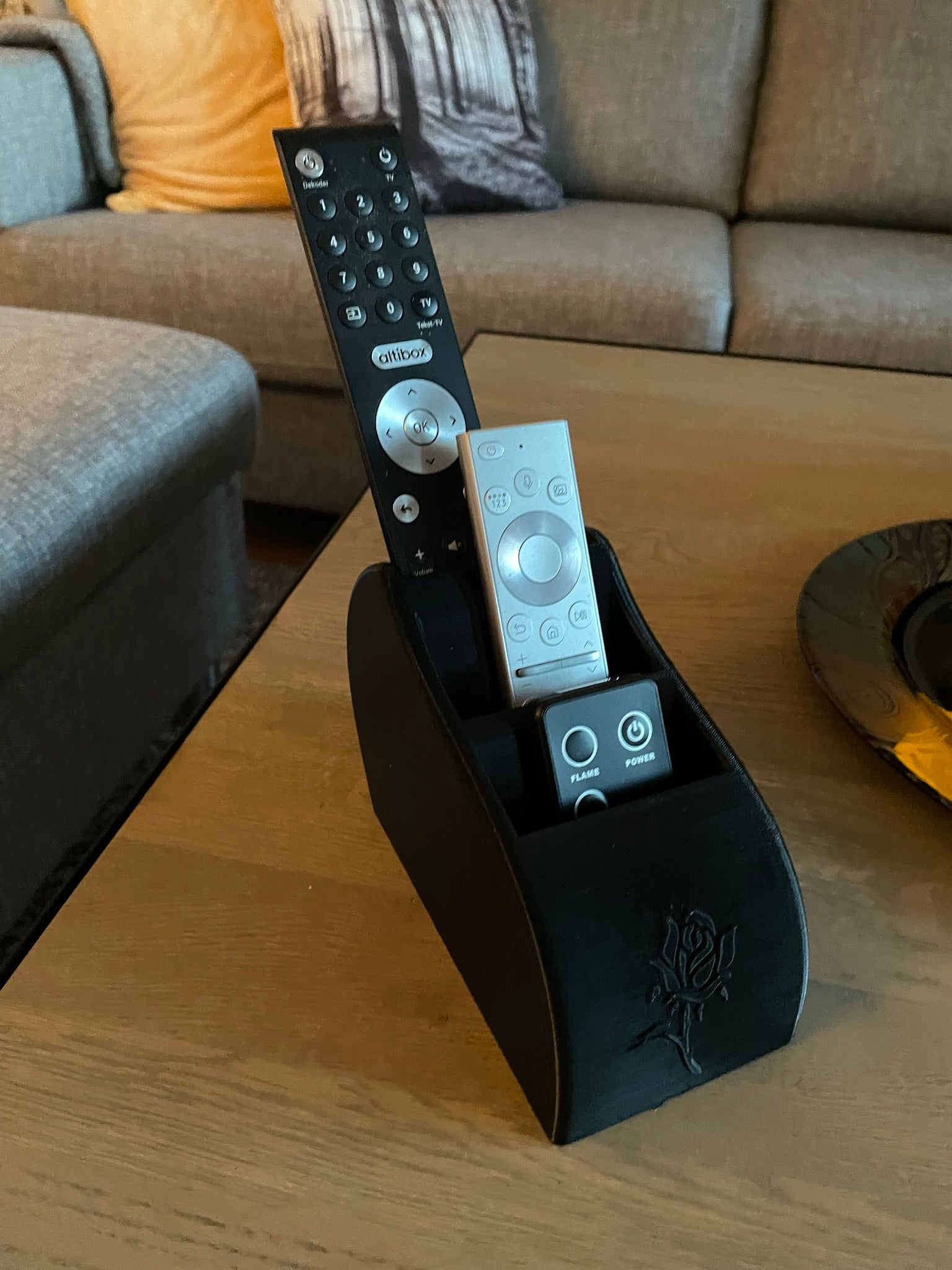 Soporte para mando a distancia con impresión PLA