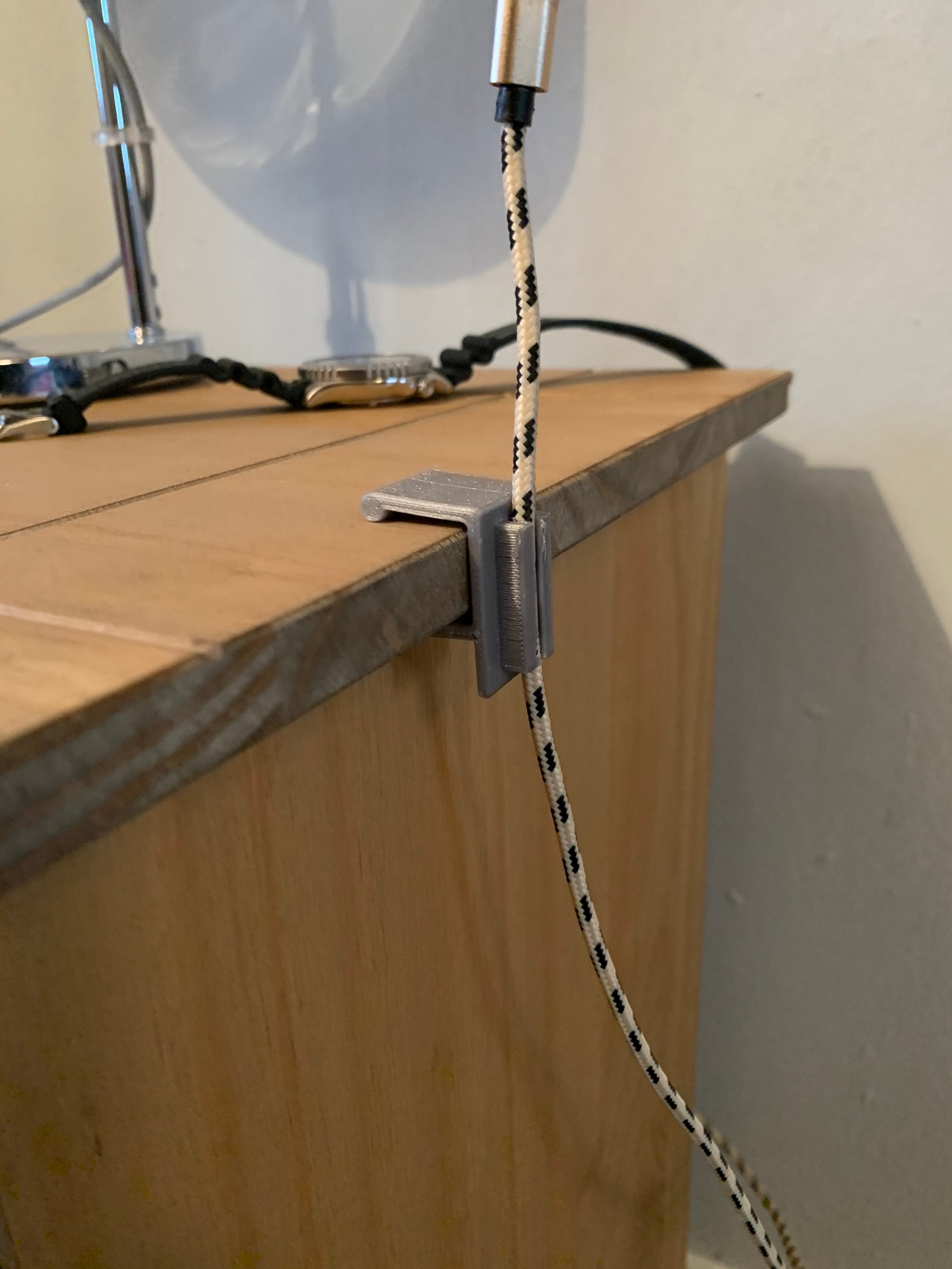 Soporte de cable y cortadora de mesa