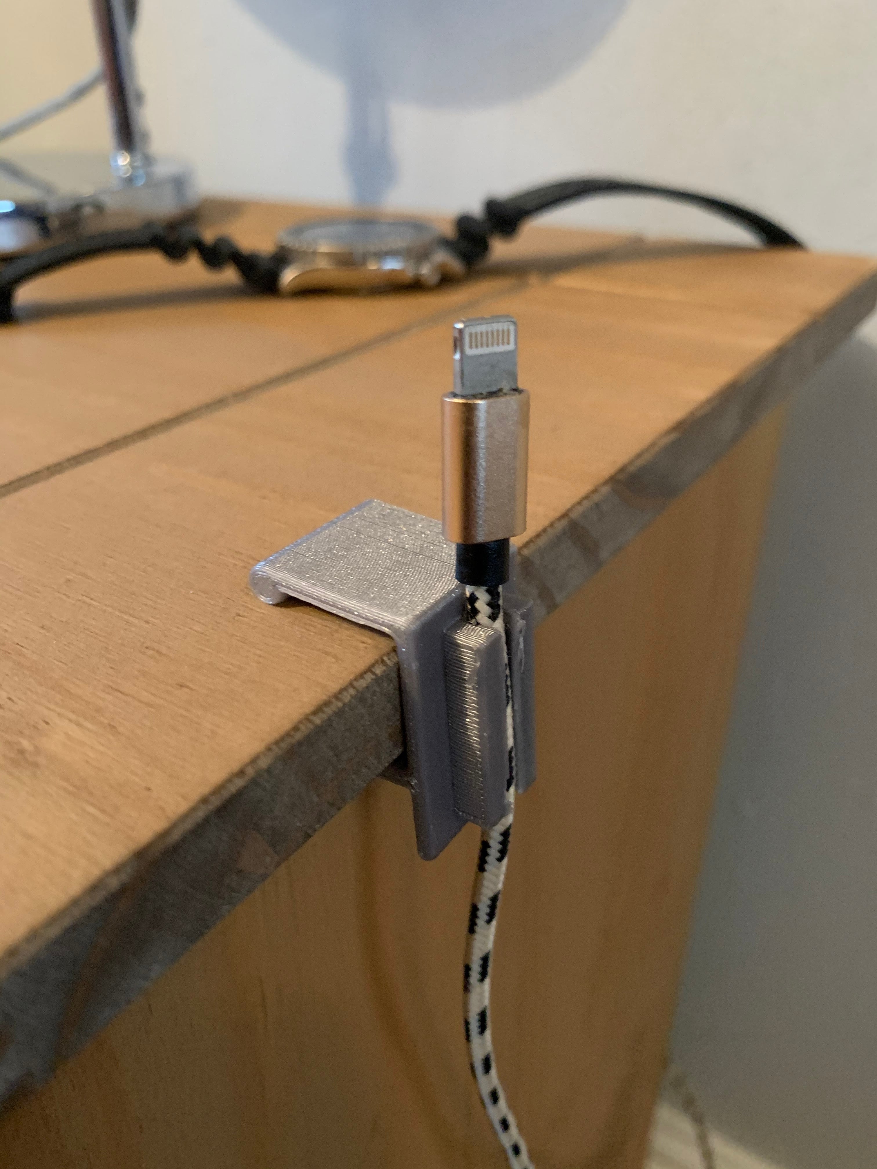Soporte de cable y cortadora de mesa