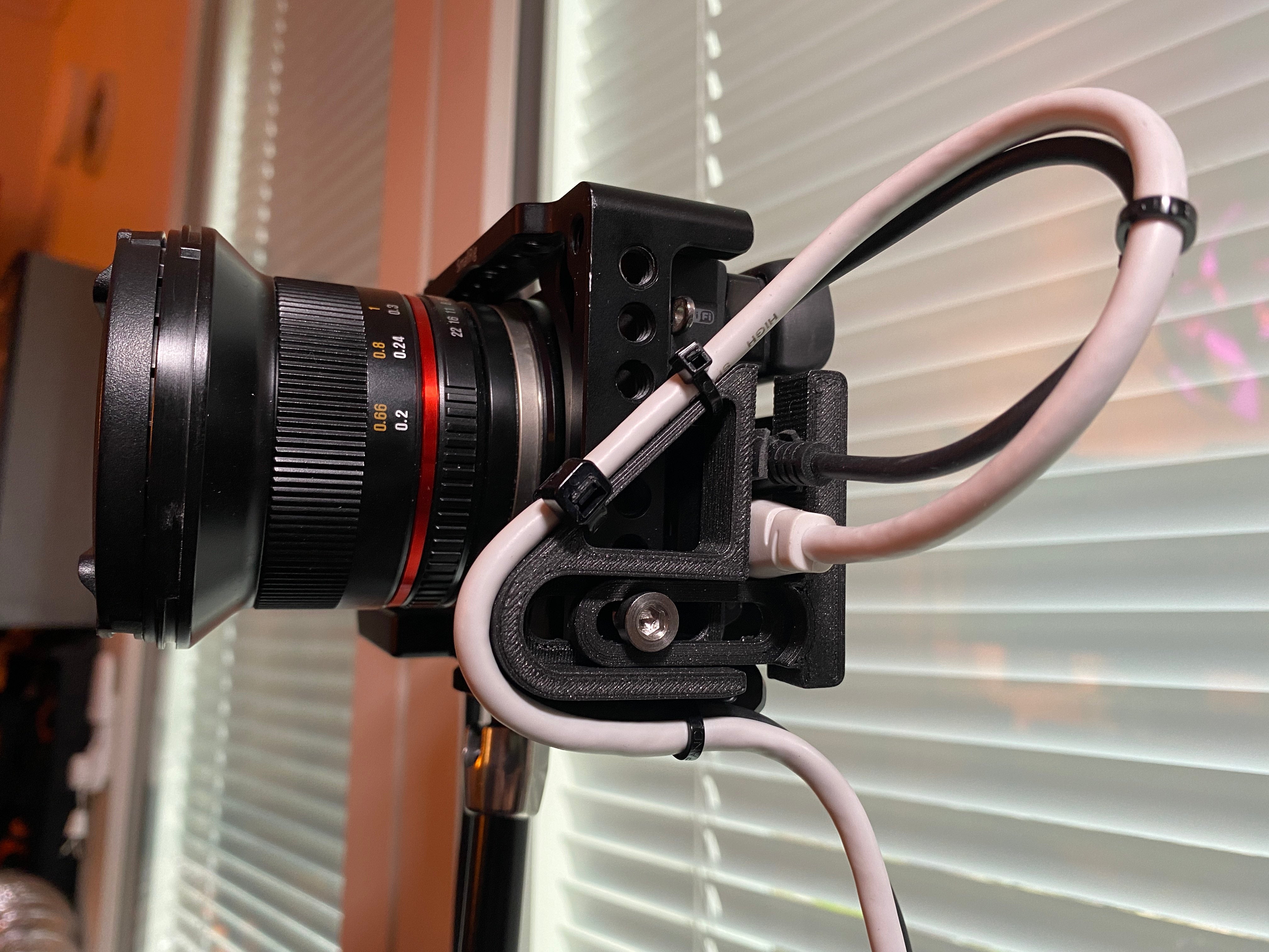 SmallRig HDMI / USB Abrazadera para cables