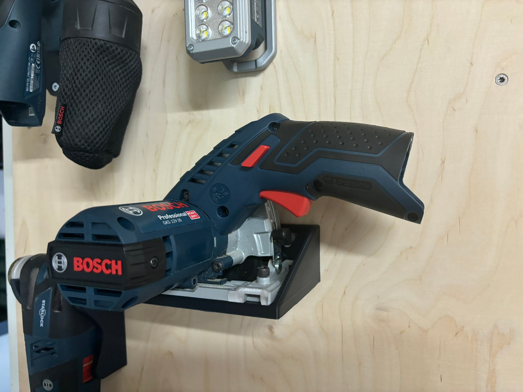 Bosch 12V Montaje en pared para baterías y herramientas