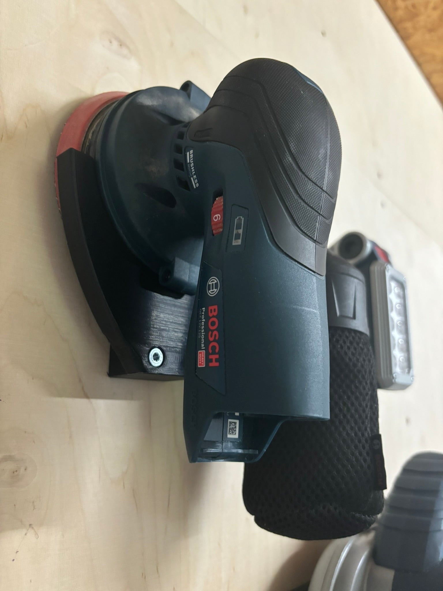 Bosch 12V Montaje en pared para baterías y herramientas