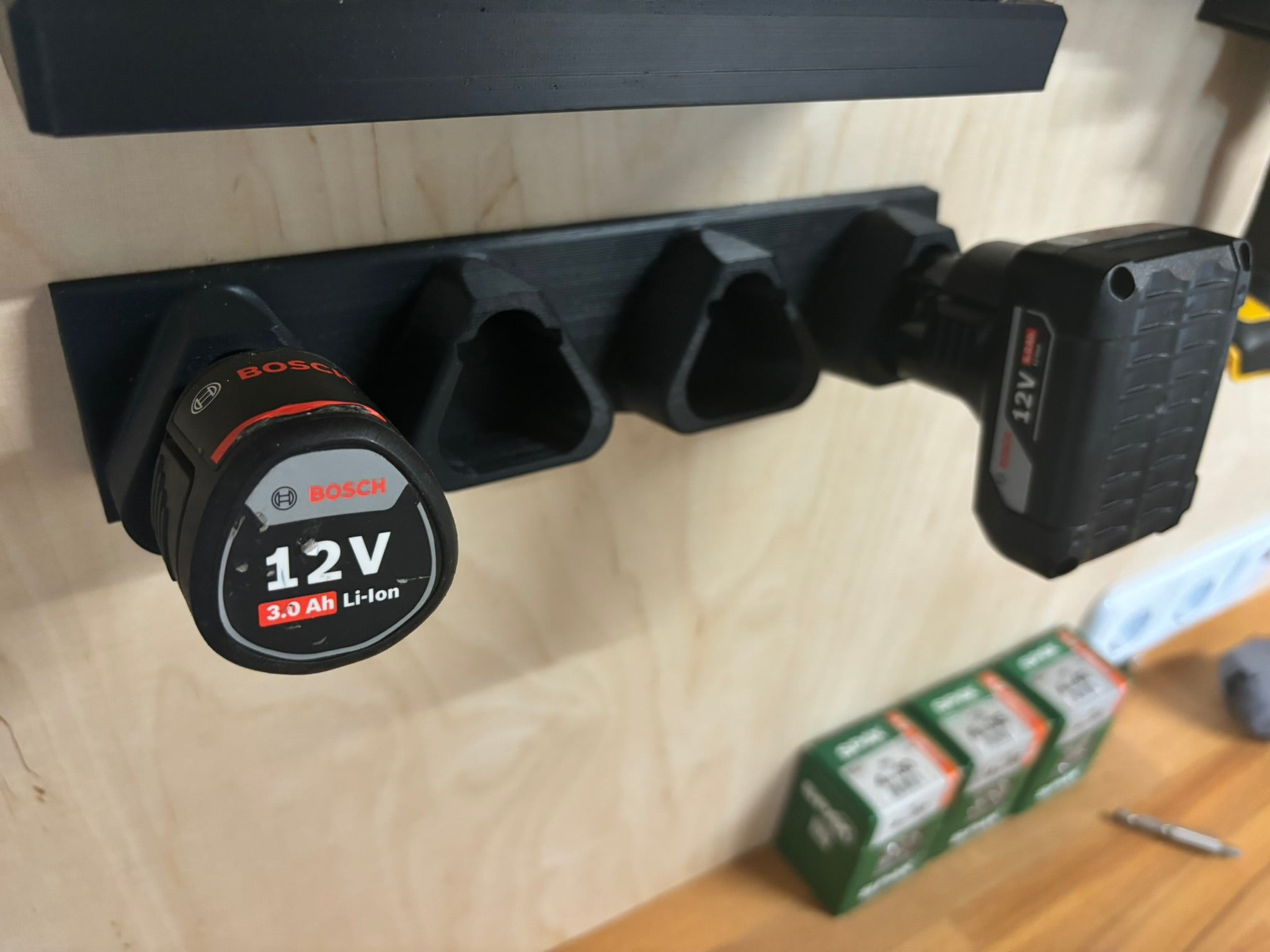 Bosch 12V Montaje en pared para baterías y herramientas