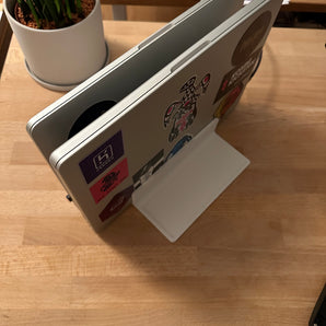 Soporte de escritorio doble para MacBook Pro (14") con bandeja