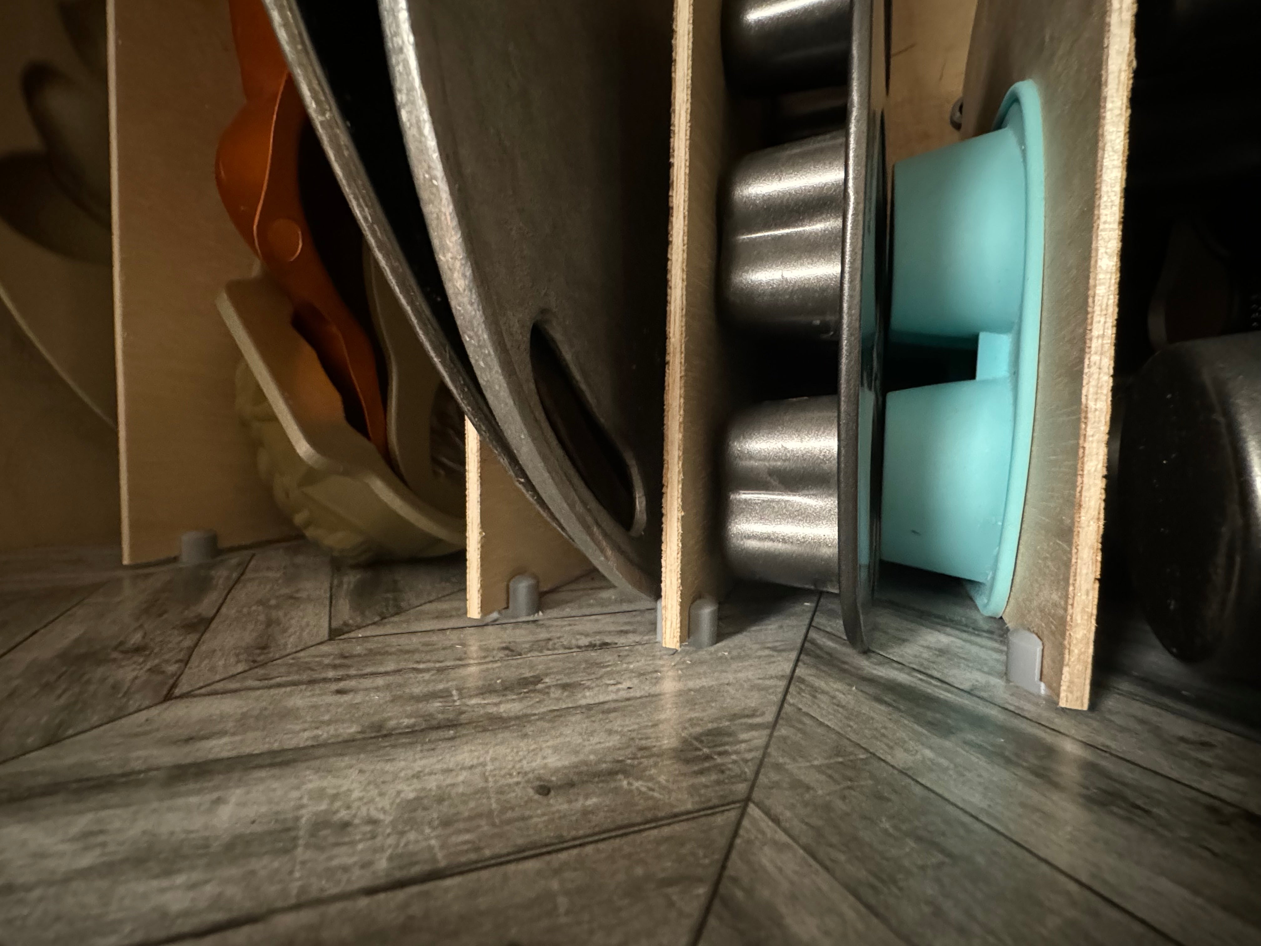 Prácticos accesorios para la organización de armarios de cocina