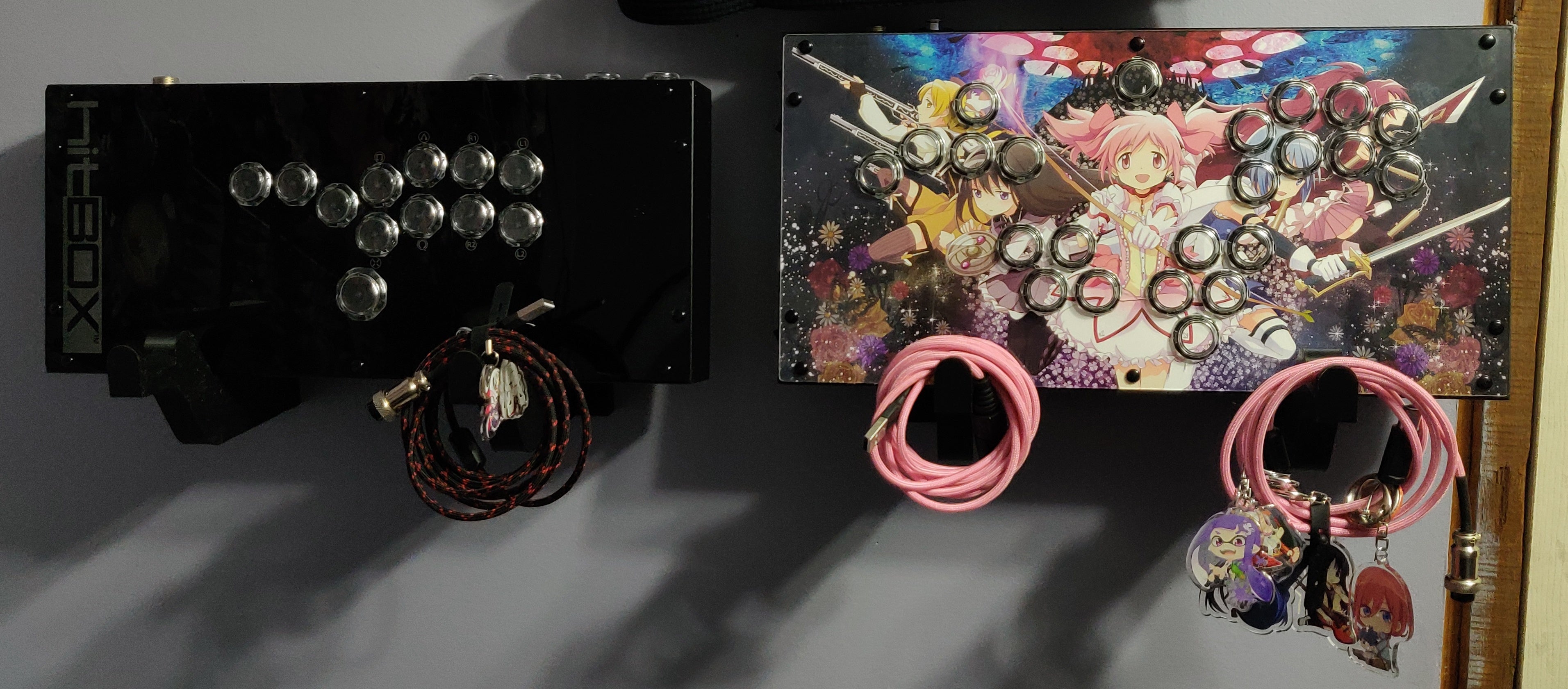 Montaje en pared para Hit Box, Cross|Up y Smash Box Controllers con gestión de cables