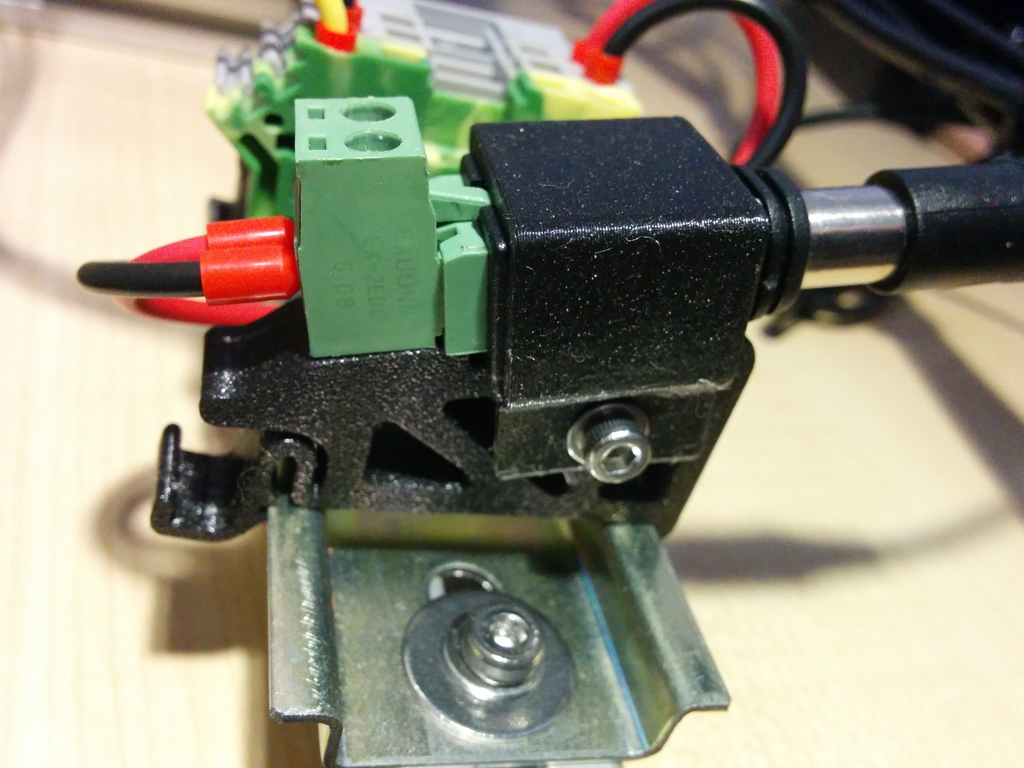 Soporte de carril DIN para adaptador Barrel Jack