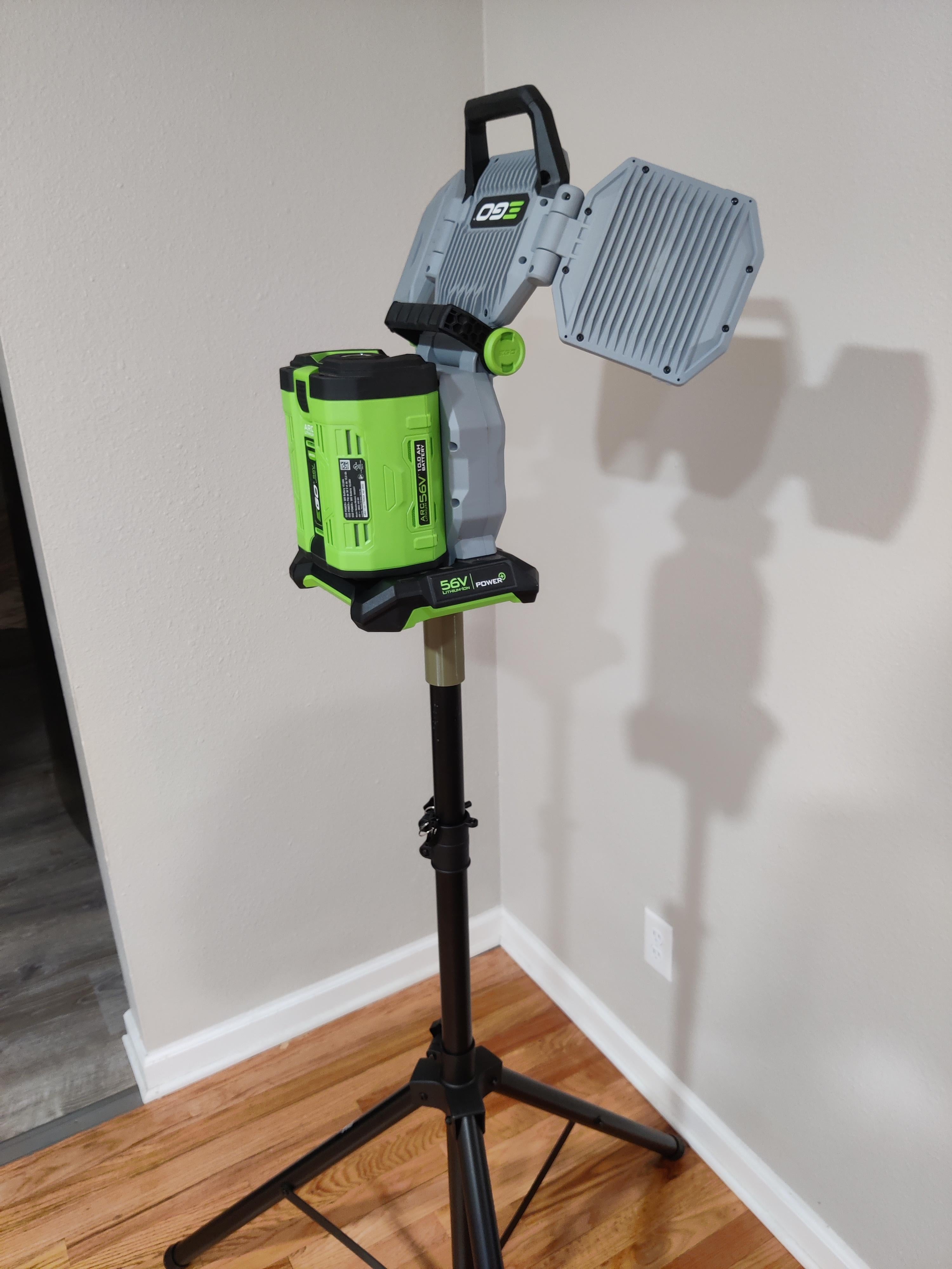 Adaptador de trípode para luz de trabajo EGO Power+ LT1000