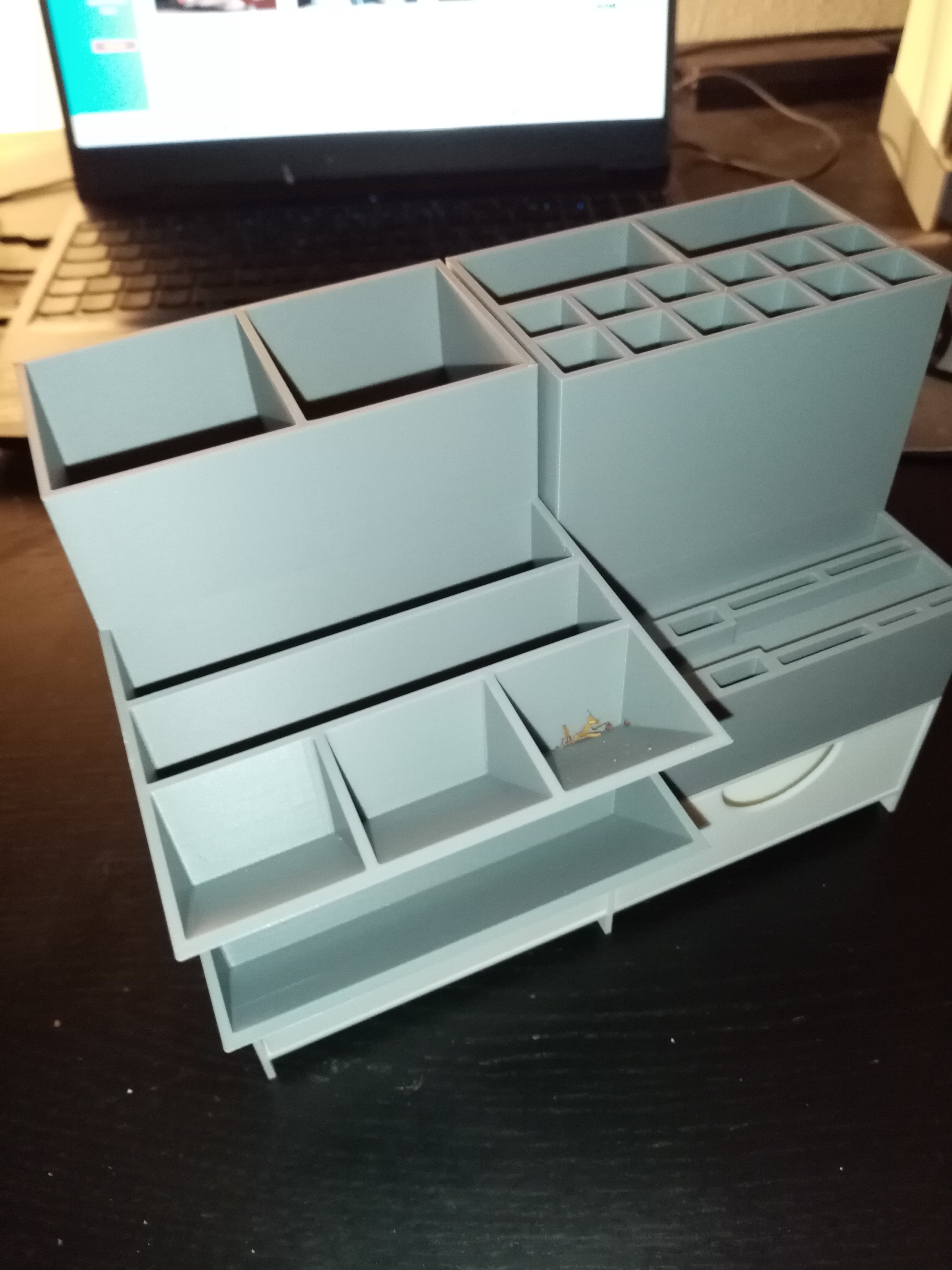 Organizador de escritorio modular: portalápices con espacio para objetos pequeños