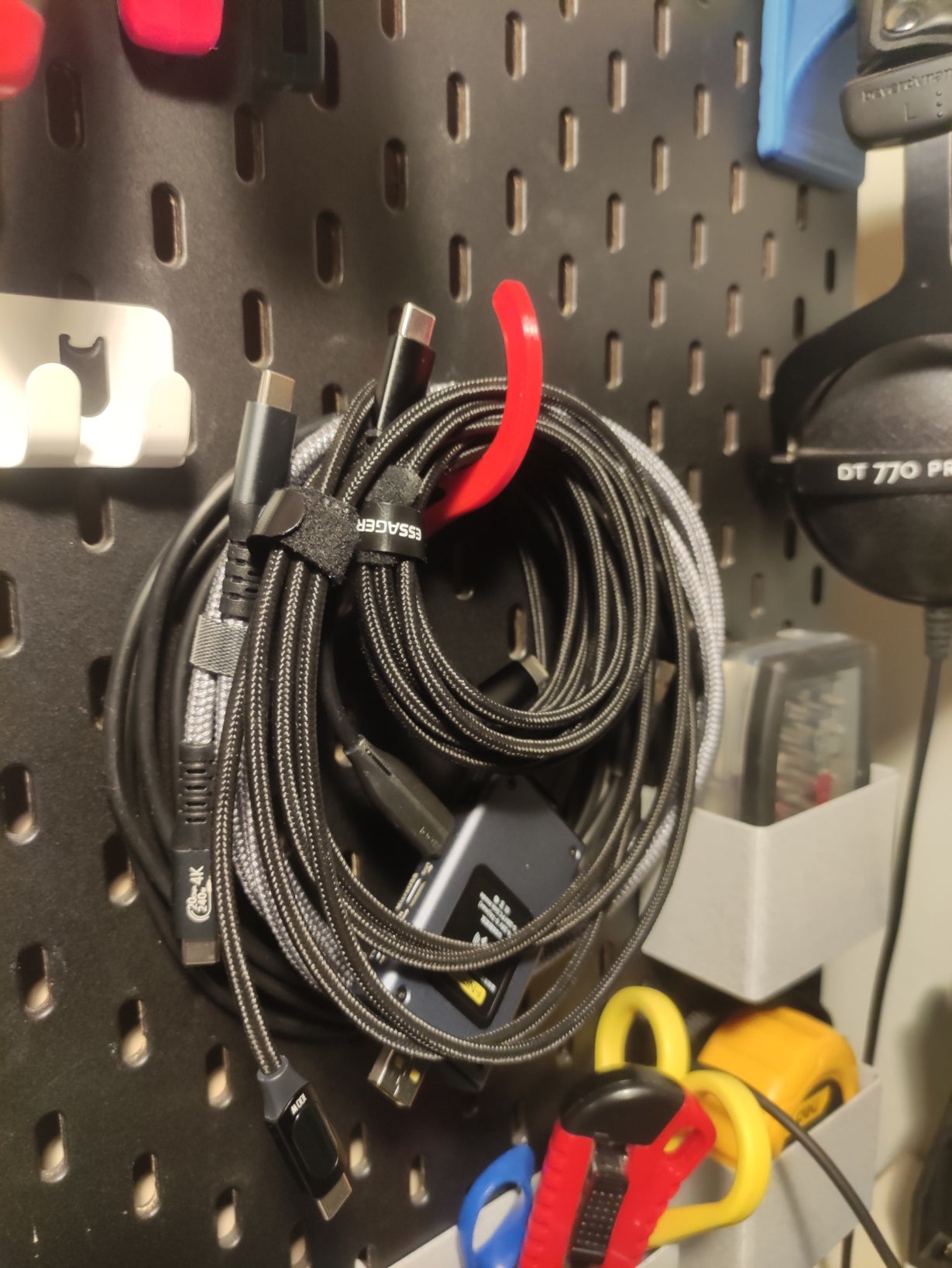 Gancho para cables y organizador Skadis