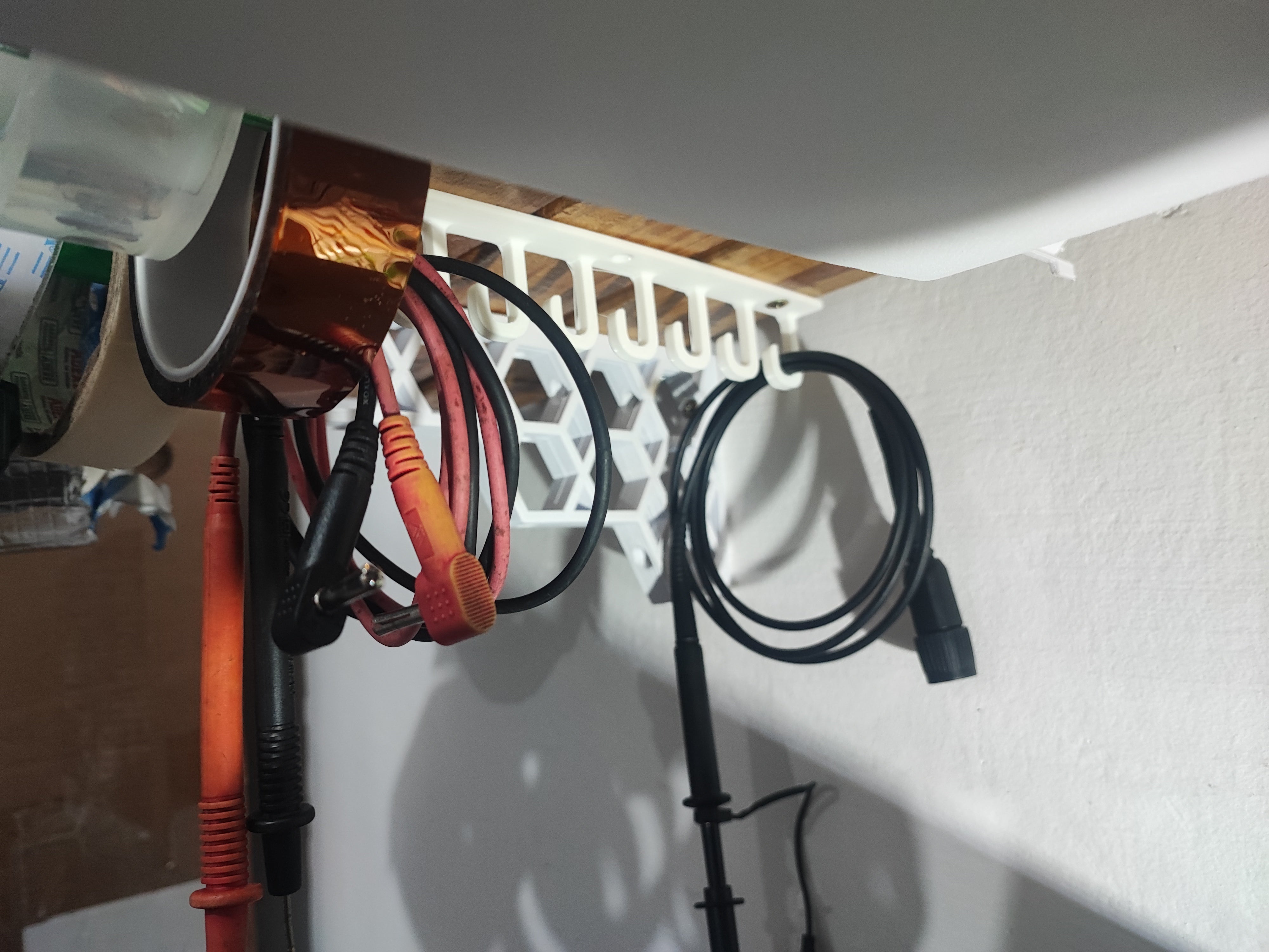 Bajo estante colgadores de cables / ganchos